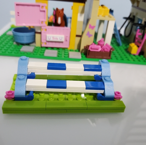 LEGO 3189 Friends Heartlake Stables Set - Picture 7 of 9